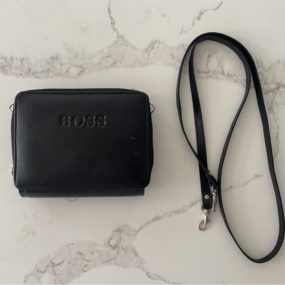 Hugo Boss purse in very good condition!
